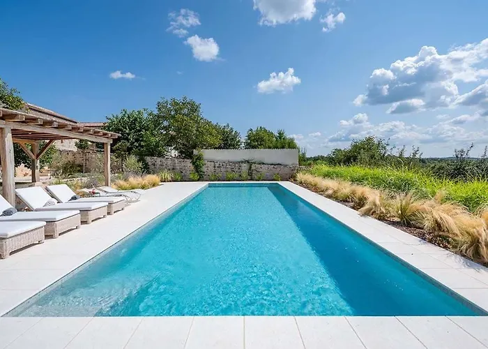 Villa Charlotta Radovani