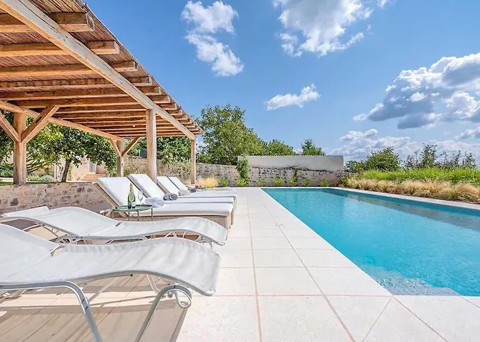 Villa Charlotta Radovani